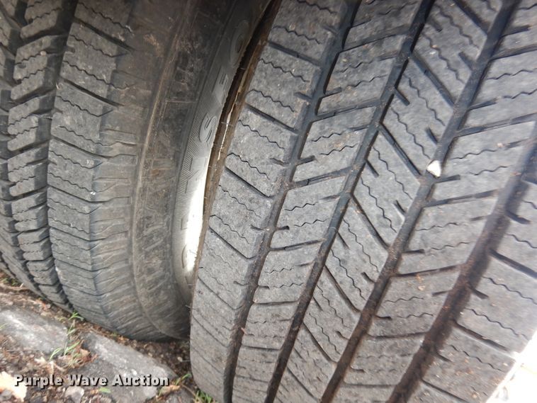 image for item DJ2957 2005 GMC Savana  school bus