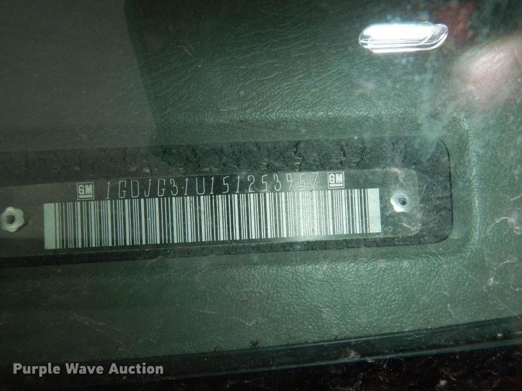 image for item DJ2957 2005 GMC Savana  school bus