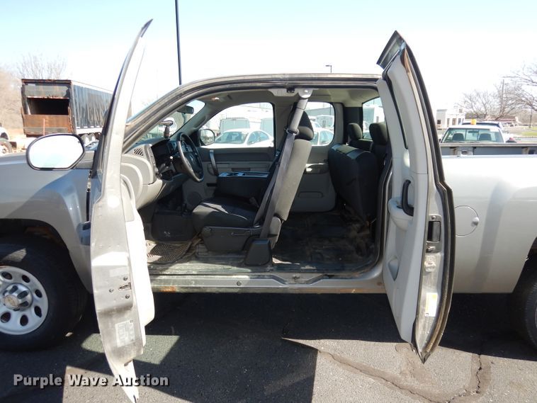 image for item DJ2978 2012 Chevrolet Silverado 1500  Ext. Cab pickup truck