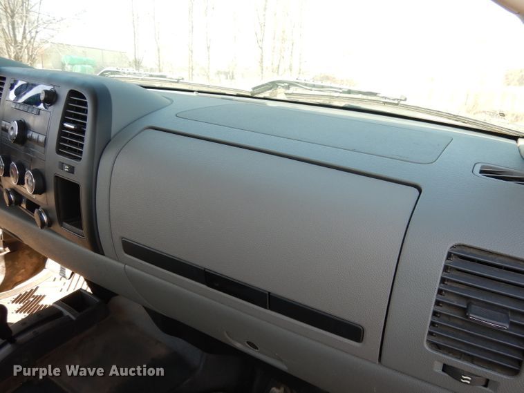 image for item DJ2978 2012 Chevrolet Silverado 1500  Ext. Cab pickup truck