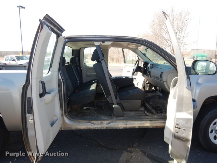 image for item DJ2978 2012 Chevrolet Silverado 1500  Ext. Cab pickup truck