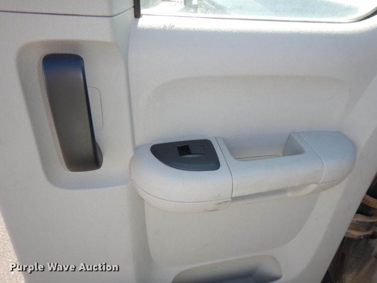 image for item DJ2978 2012 Chevrolet Silverado 1500  Ext. Cab pickup truck