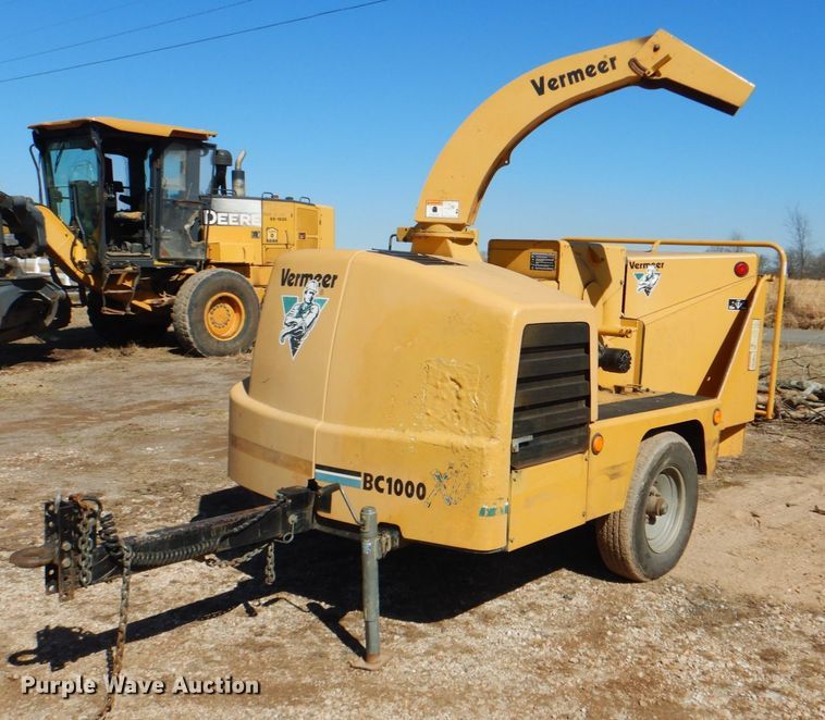 image for item DJ8688 2002 Vermeer BC1000 XL  wood chipper