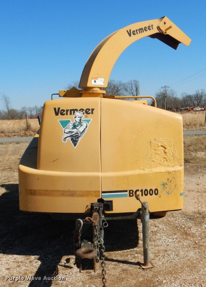 image for item DJ8688 2002 Vermeer BC1000 XL  wood chipper