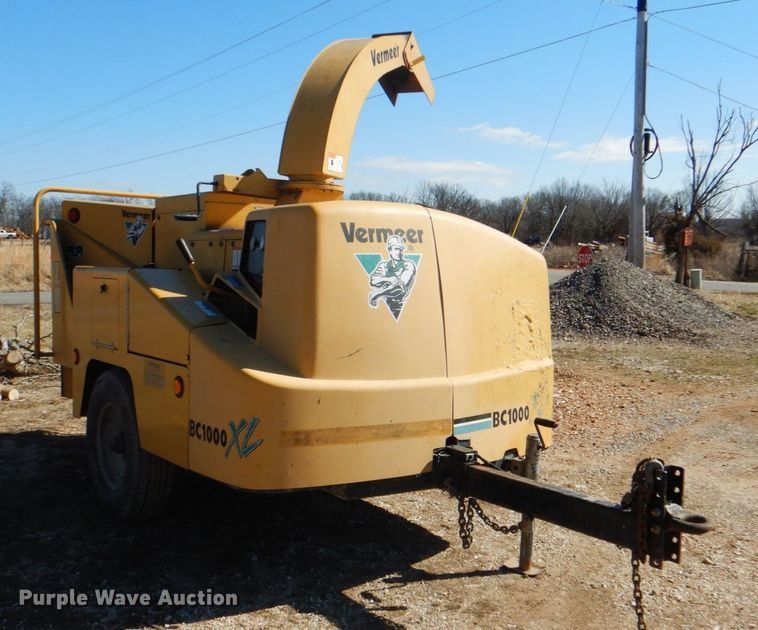 image for item DJ8688 2002 Vermeer BC1000 XL  wood chipper