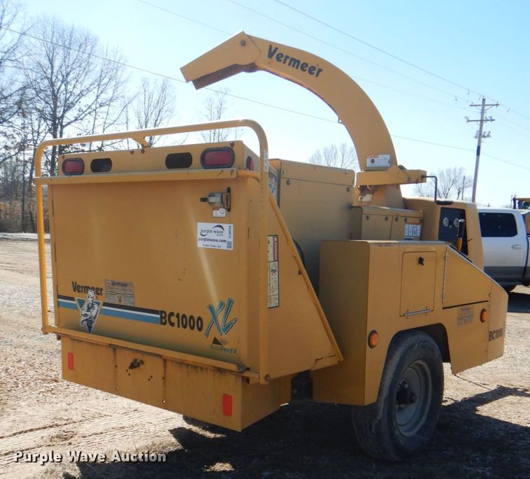 image for item DJ8688 2002 Vermeer BC1000 XL  wood chipper