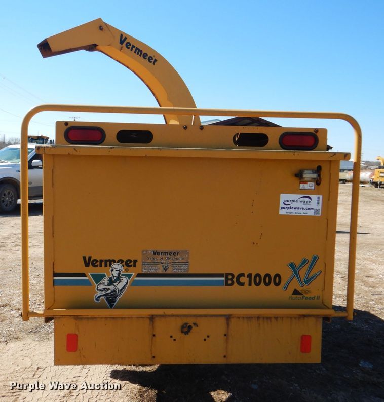 image for item DJ8688 2002 Vermeer BC1000 XL  wood chipper