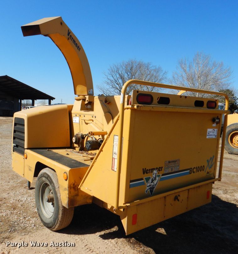 image for item DJ8688 2002 Vermeer BC1000 XL  wood chipper