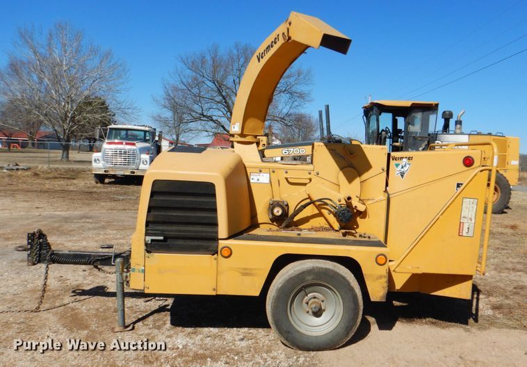 image for item DJ8688 2002 Vermeer BC1000 XL  wood chipper