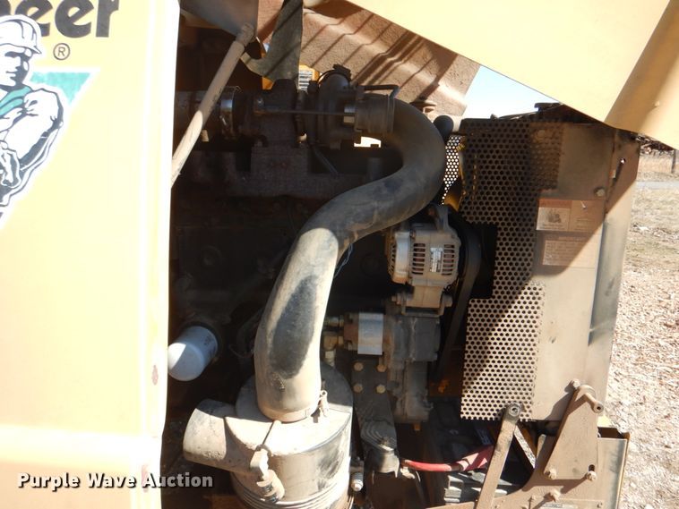 image for item DJ8688 2002 Vermeer BC1000 XL  wood chipper