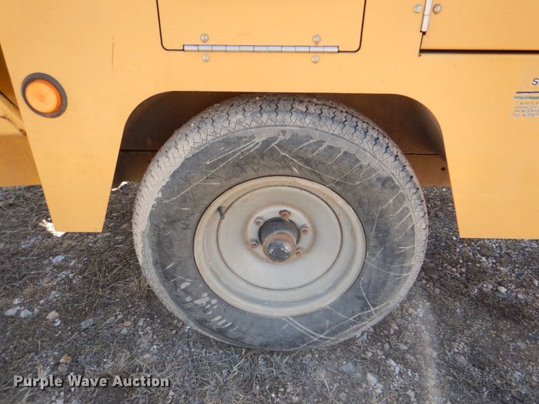 image for item DJ8688 2002 Vermeer BC1000 XL  wood chipper