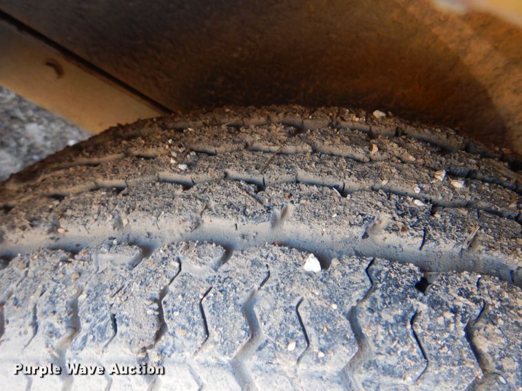 image for item DJ8688 2002 Vermeer BC1000 XL  wood chipper