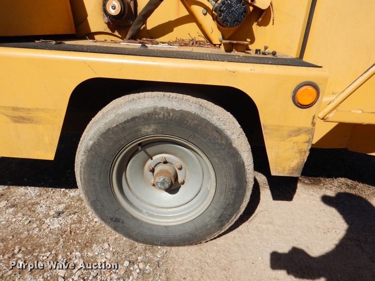 image for item DJ8688 2002 Vermeer BC1000 XL  wood chipper