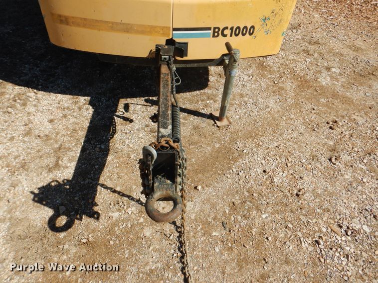 image for item DJ8688 2002 Vermeer BC1000 XL  wood chipper