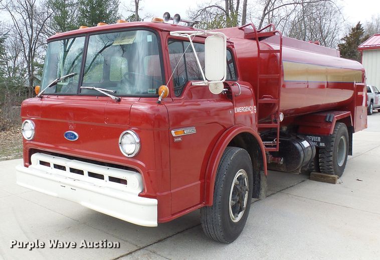 image for item DL0901 1985 Ford 8000  fire truck
