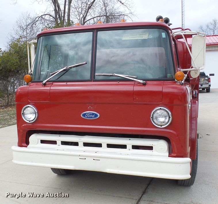 image for item DL0901 1985 Ford 8000  fire truck