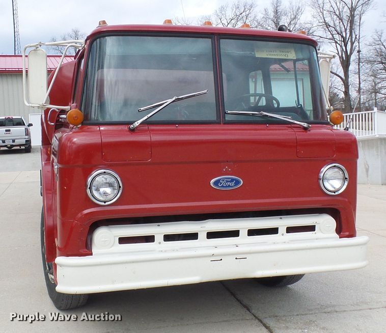 image for item DL0901 1985 Ford 8000  fire truck