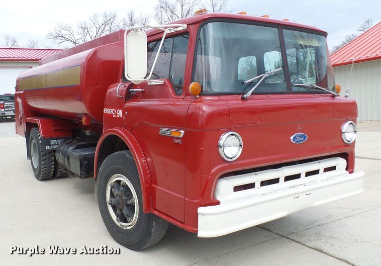 image for item DL0901 1985 Ford 8000  fire truck
