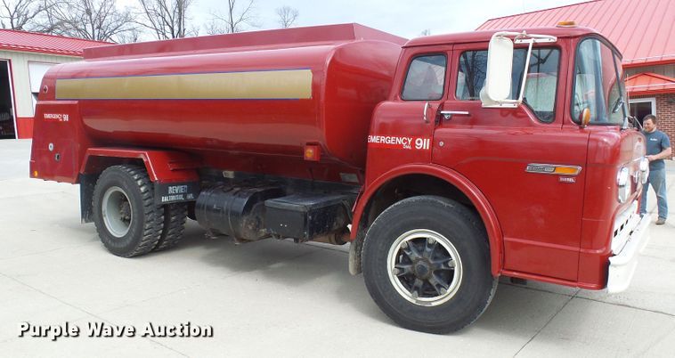 image for item DL0901 1985 Ford 8000  fire truck