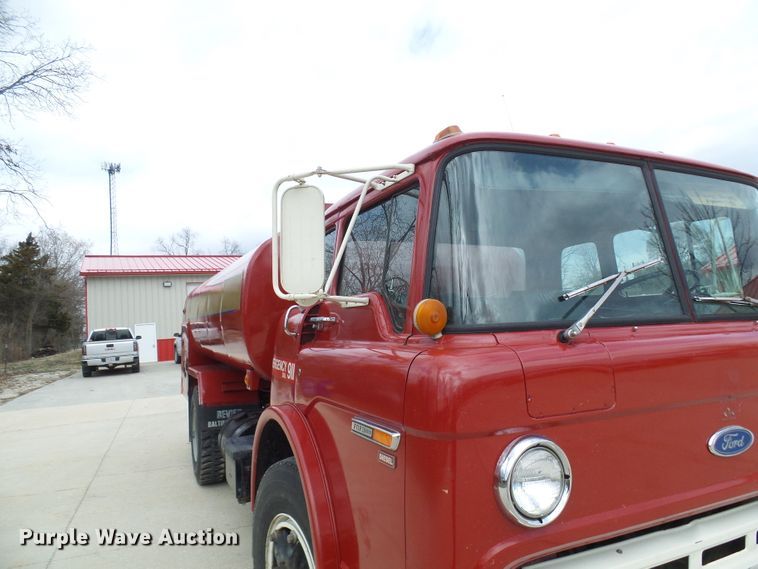 image for item DL0901 1985 Ford 8000  fire truck