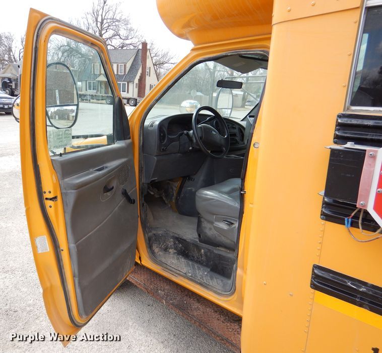 image for item DL4796 2004 Ford E450 Super Duty  school bus