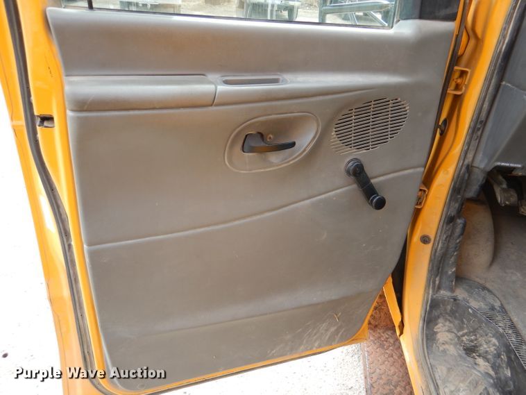 image for item DL4796 2004 Ford E450 Super Duty  school bus