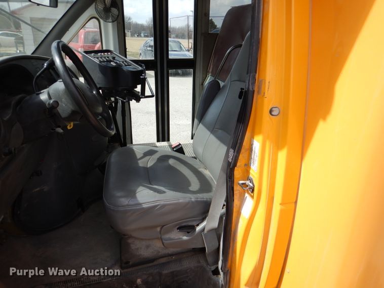 image for item DL4796 2004 Ford E450 Super Duty  school bus