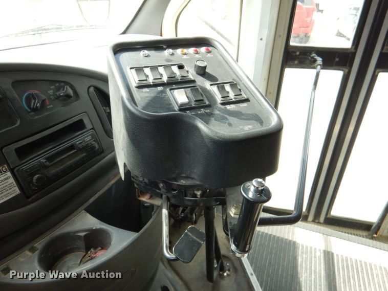 image for item DL4796 2004 Ford E450 Super Duty  school bus