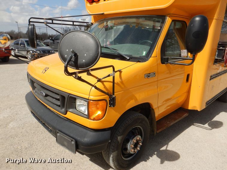 image for item DL4796 2004 Ford E450 Super Duty  school bus