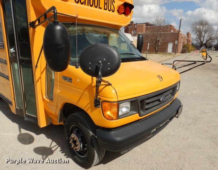 image for item DL4796 2004 Ford E450 Super Duty  school bus