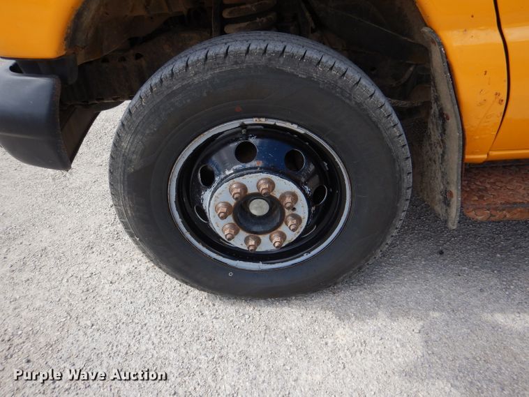 image for item DL4796 2004 Ford E450 Super Duty  school bus