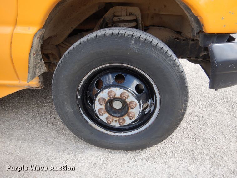 image for item DL4796 2004 Ford E450 Super Duty  school bus