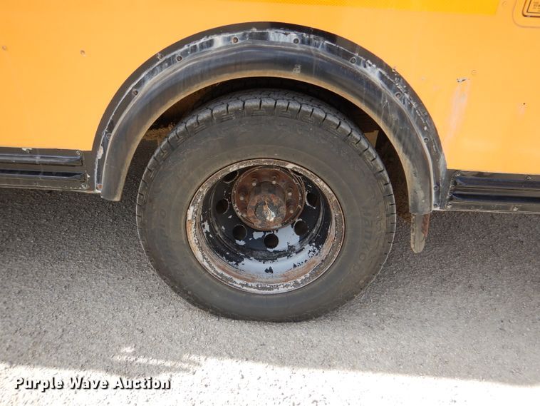 image for item DL4796 2004 Ford E450 Super Duty  school bus