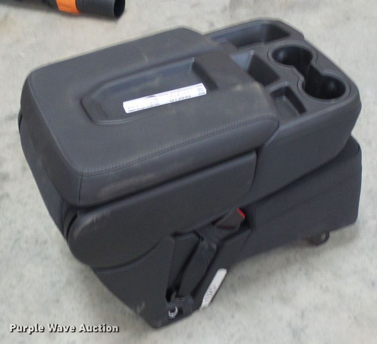 image for item DT9890 GMC center seat and console