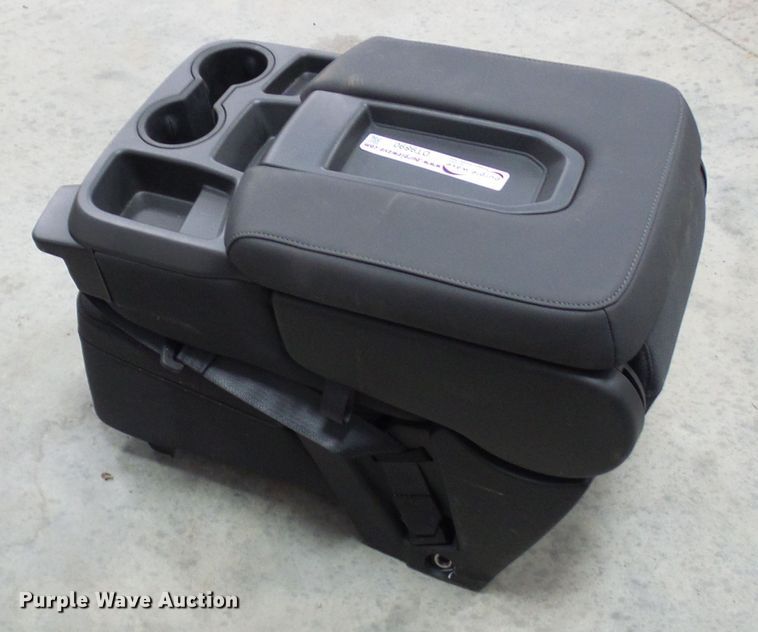 image for item DT9890 GMC center seat and console