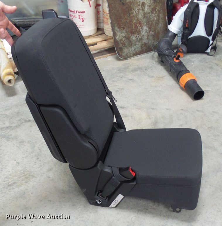 image for item DT9890 GMC center seat and console