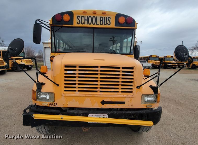 image for item FL9086 1999 International 3800  school bus