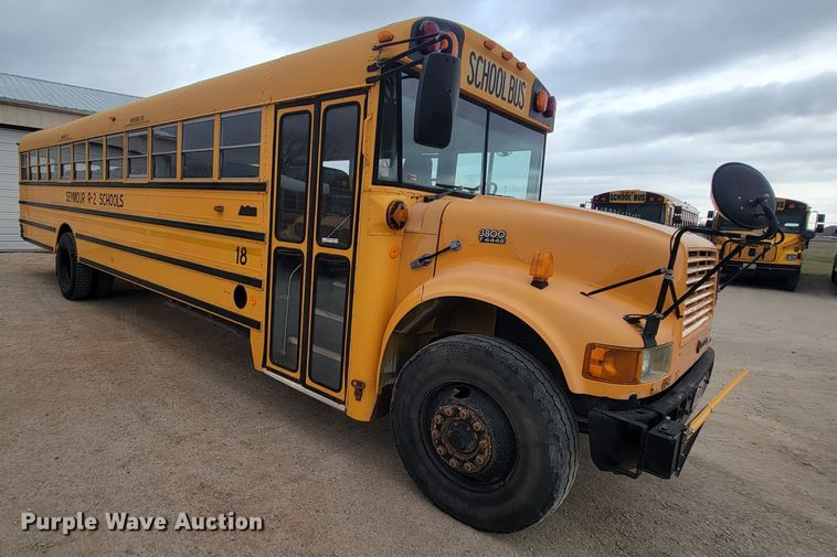 image for item FL9086 1999 International 3800  school bus