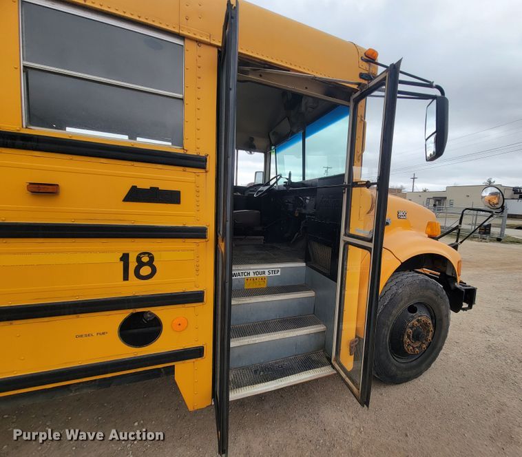 image for item FL9086 1999 International 3800  school bus