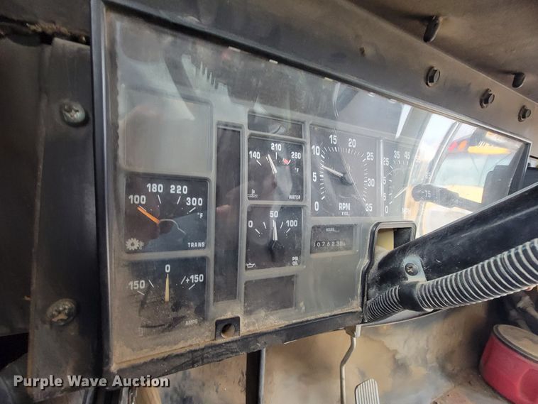 image for item FL9086 1999 International 3800  school bus