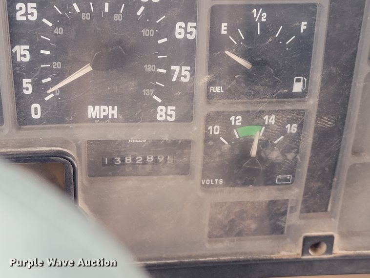 image for item FL9086 1999 International 3800  school bus