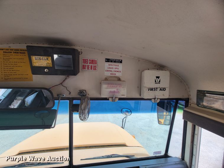 image for item FL9086 1999 International 3800  school bus