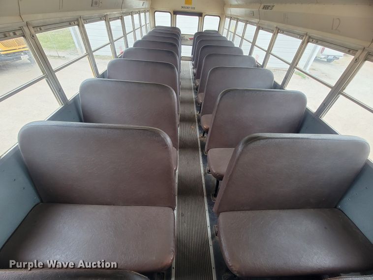 image for item FL9086 1999 International 3800  school bus