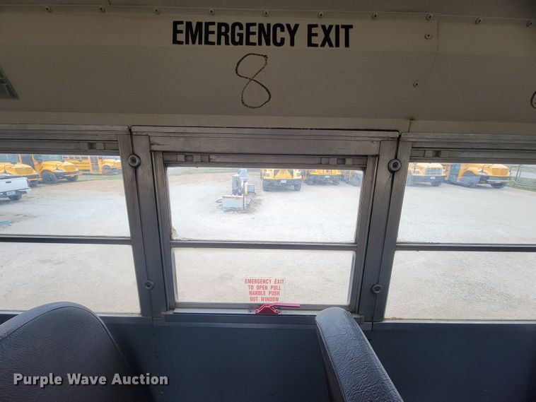 image for item FL9086 1999 International 3800  school bus