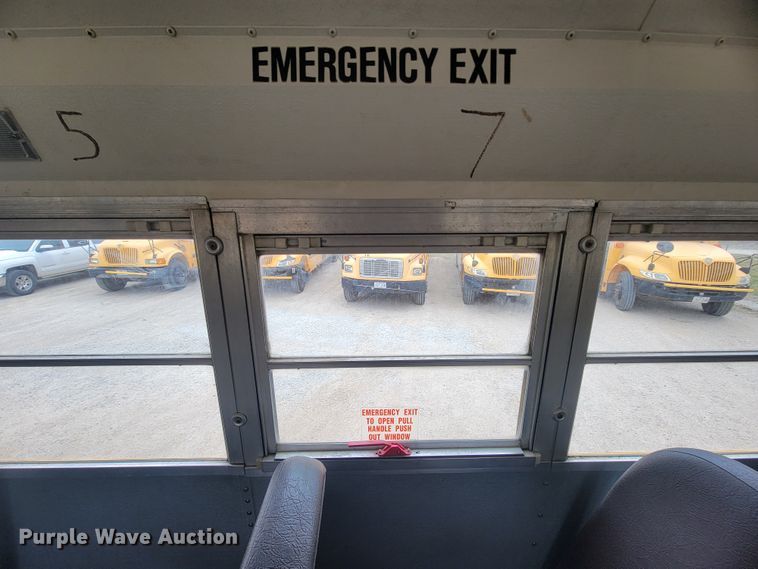 image for item FL9086 1999 International 3800  school bus