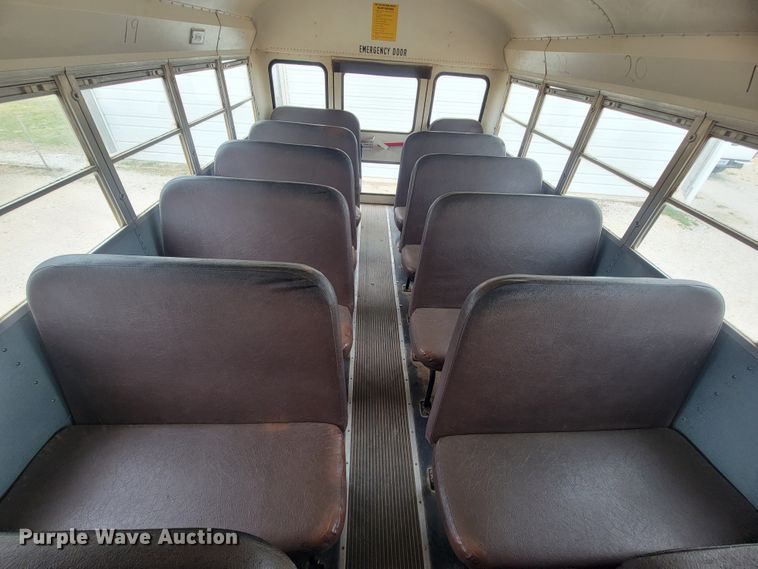 image for item FL9086 1999 International 3800  school bus