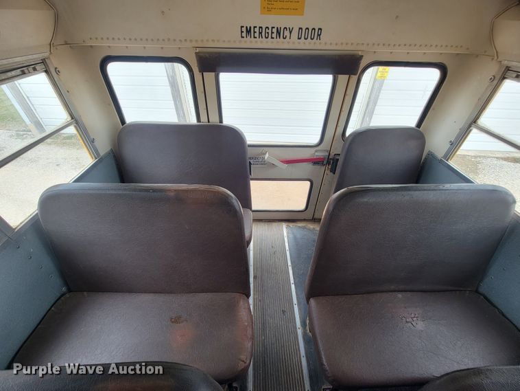 image for item FL9086 1999 International 3800  school bus