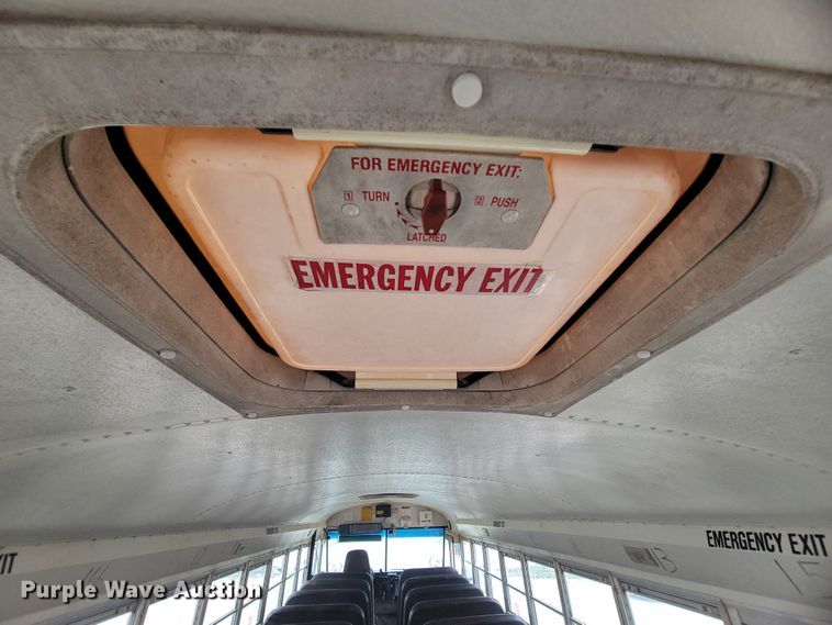 image for item FL9086 1999 International 3800  school bus