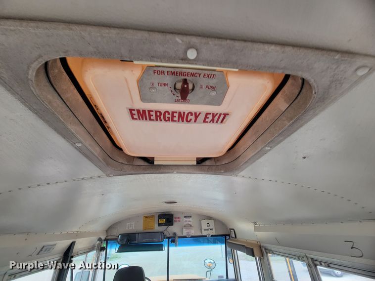 image for item FL9086 1999 International 3800  school bus