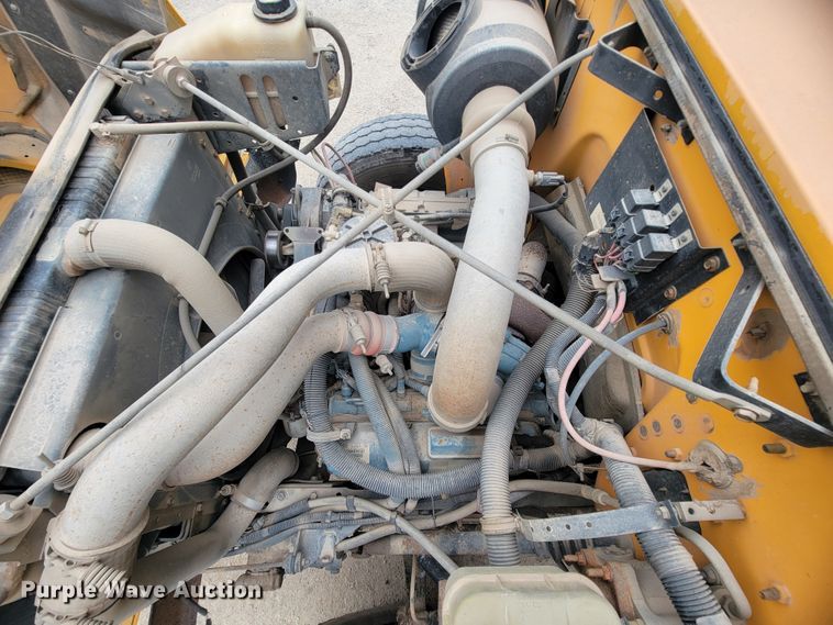 image for item FL9086 1999 International 3800  school bus